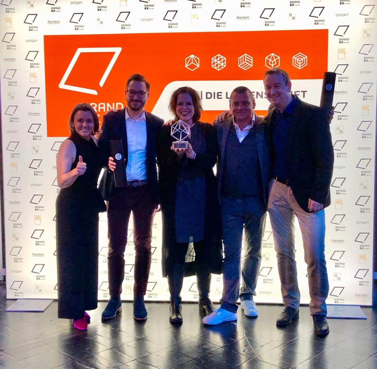 Gruppenfoto mit GPJ und IBM - Sieger des BrandEx Award 2020
