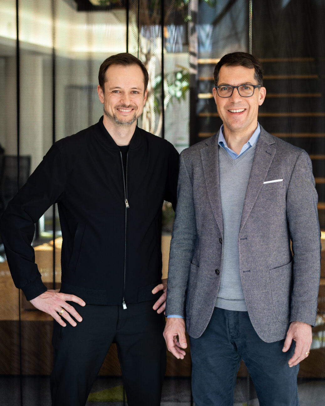 GPJ Deutschland Geschäftsführer Oliver Ehmke steht neben Patrick Schmidt, Gründer und CEO von The Sane Company